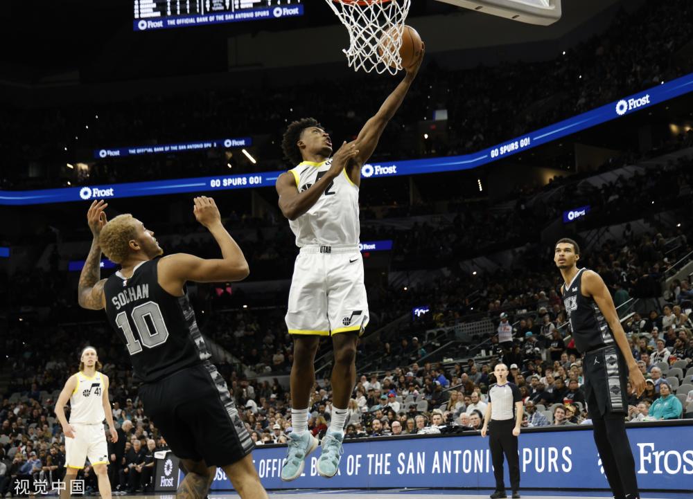 英从低谷中 英从低谷中