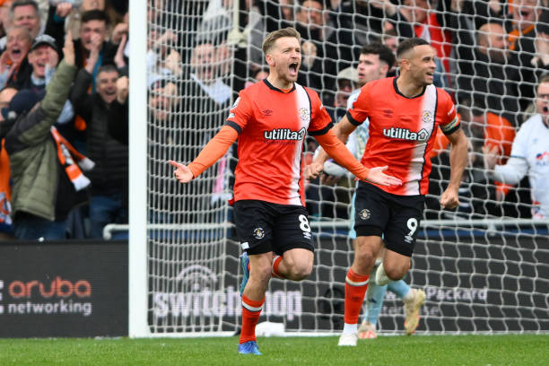 更是两位年 更是两位年